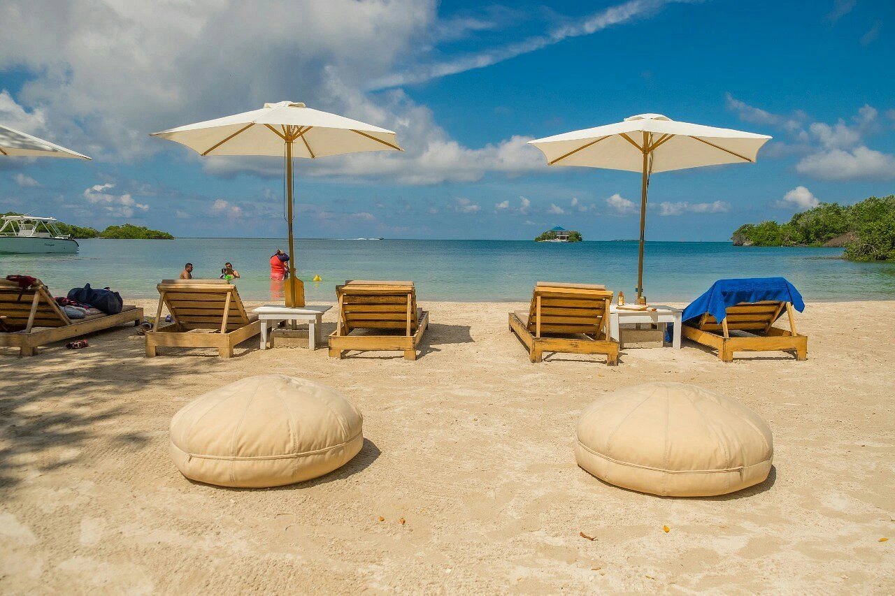 Playa Blanca + Islas del Rosario
